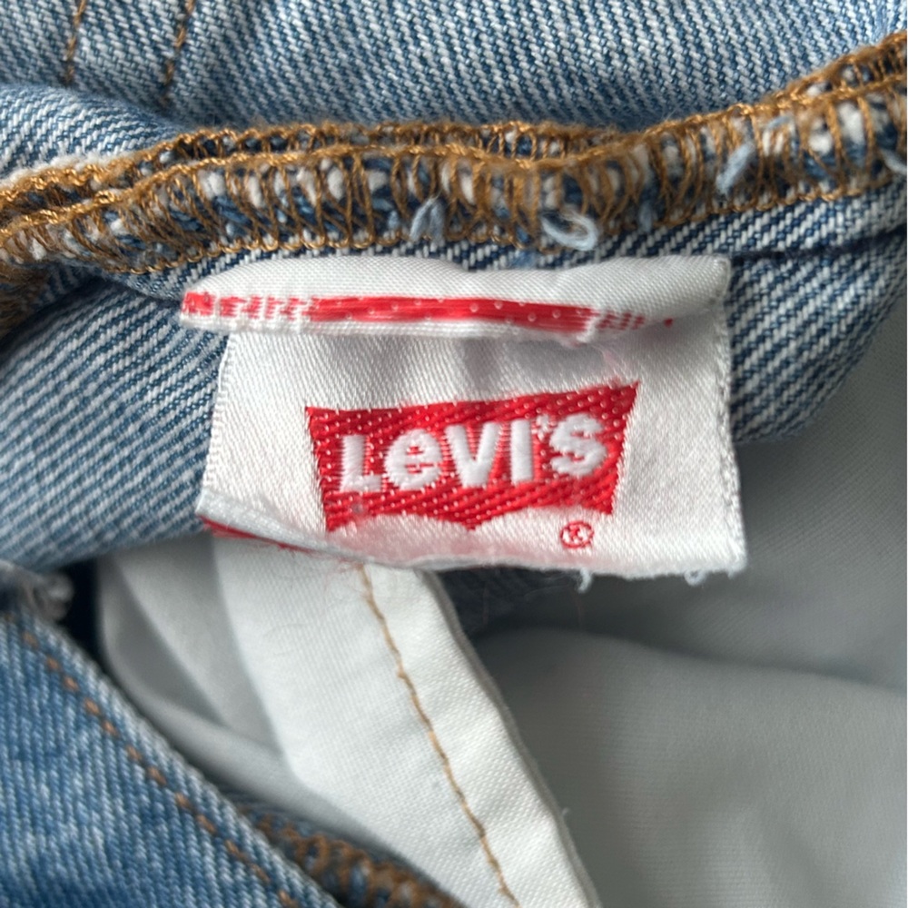 Levi’s 501 cutoff destructed denim 2.5”‎ raw hem high rise shorts - Picture 10 of 10
